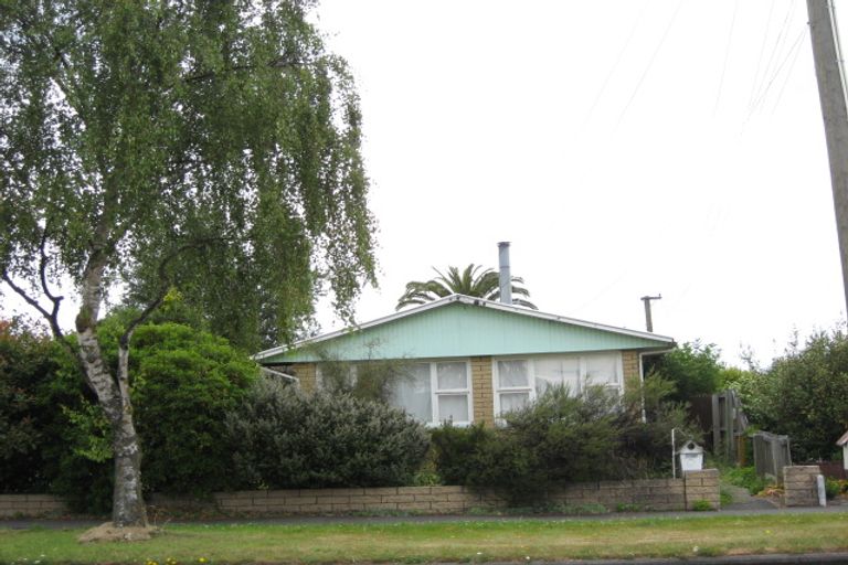 Photo of property in 102 Avondale Road, Avondale, Christchurch, 8061