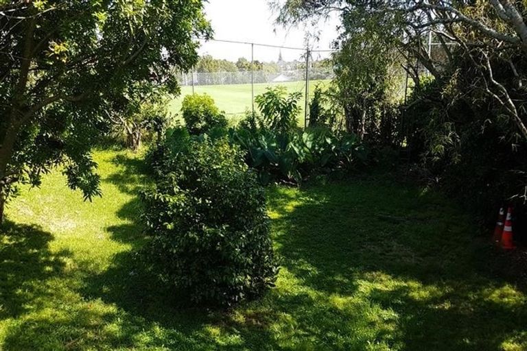 Photo of property in 14 Litten Road, Cockle Bay, Auckland, 2014