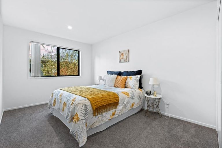 Photo of property in 6d Buisson Glade, West Harbour, Auckland, 0618