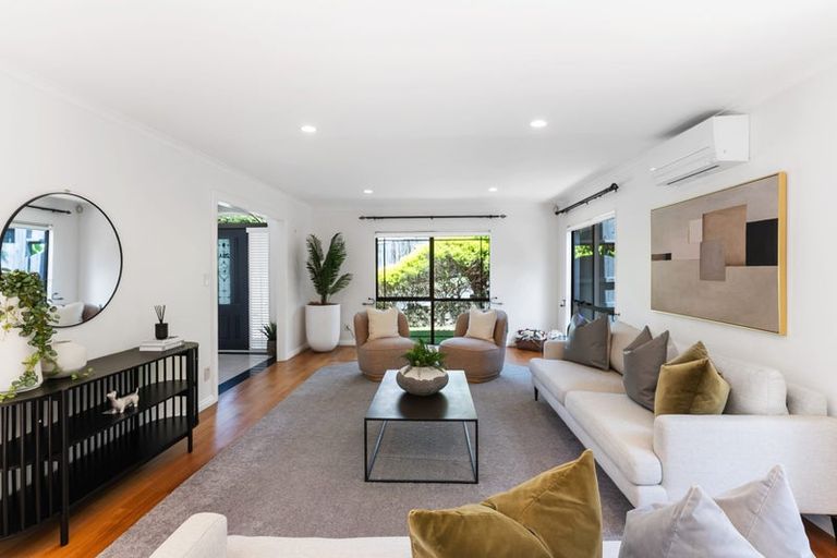 Photo of property in 28a Woodstock Road, Forrest Hill, Auckland, 0620