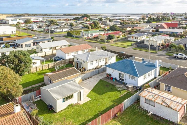 Photo of property in 28 Raupo Street, Castlecliff, Whanganui, 4501