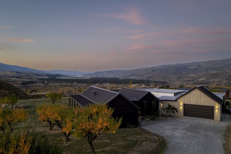 Photo of property in 112 Hall Road, Bannockburn, Cromwell, 9384