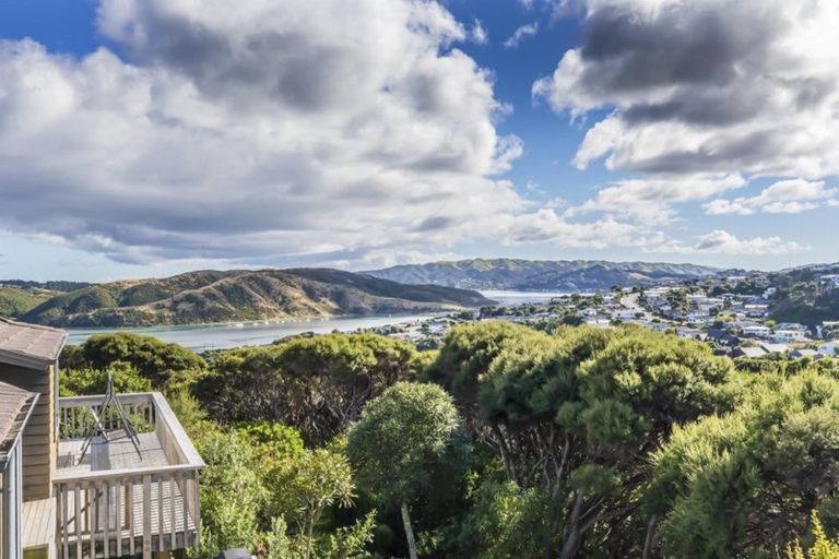 Photo of property in 8 Dornoch Place, Papakowhai, Porirua, 5024