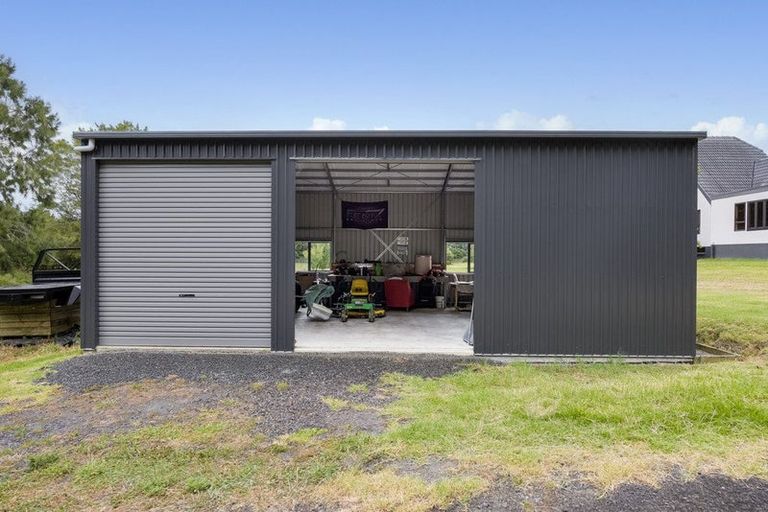 Photo of property in 132 Taupaki Road, Taupaki, Henderson, 0782