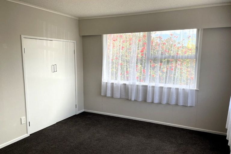 Photo of property in 104 Lantana Road, Green Bay, Auckland, 0604