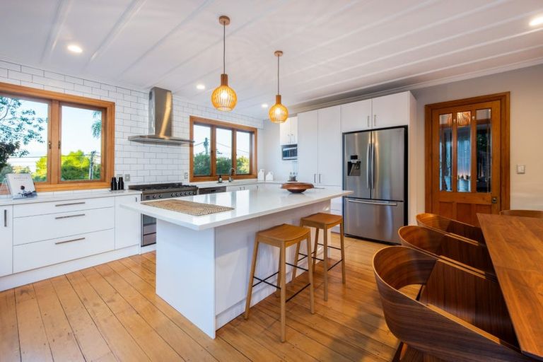 Photo of property in 2/22 View Road, Campbells Bay, Auckland, 0630