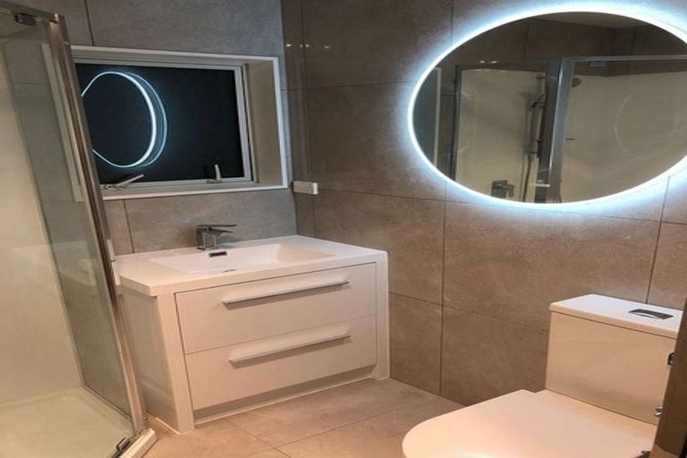 Photo of property in 28 Pooley Street, Pakuranga Heights, Auckland, 2010