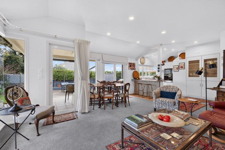 Photo of property in 8 Phoenix Place, Havelock North, 4130