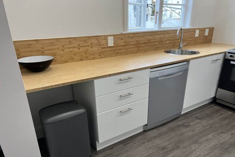 Photo of property in 118 Austin Street, Mount Victoria, Wellington, 6011