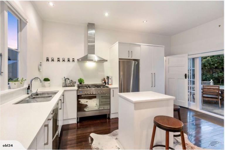 Photo of property in 71 Beach Road, Mellons Bay, Auckland, 2014