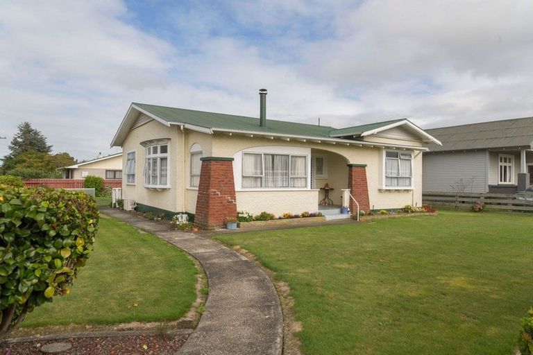 Photo of property in 52 Barraud Street, Dannevirke, 4930