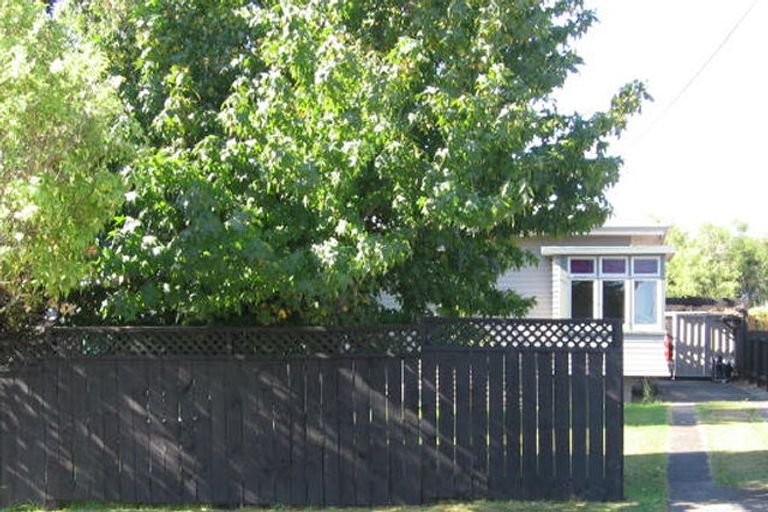 Photo of property in 1/42 Willerton Avenue, New Lynn, Auckland, 0600