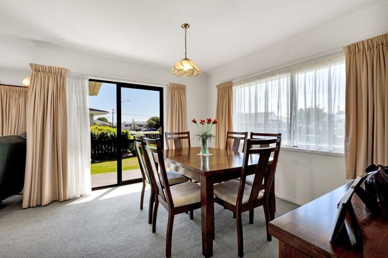 Photo of property in 4 Boulevard Drive, Merrilands, New Plymouth, 4312