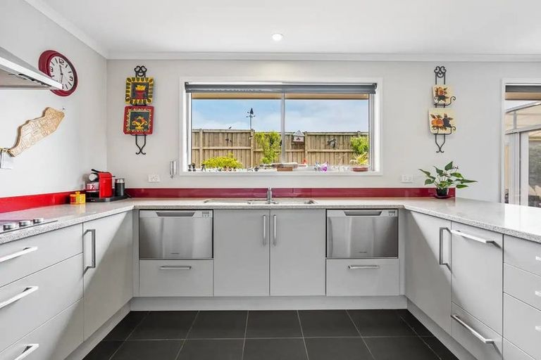 Photo of property in 41 Parkhaven Drive, Rosehill, Papakura, 2113