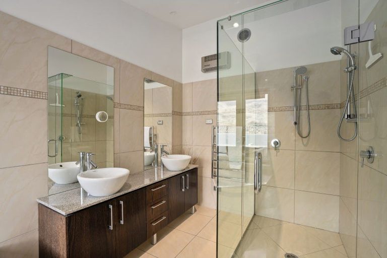 Photo of property in Lakeview Heights, 2/124 Lismore Street, Wanaka, 9305