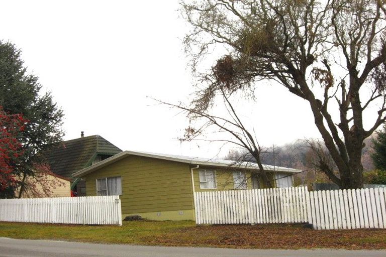 Photo of property in 71 Adamson Drive, Arrowtown, 9302