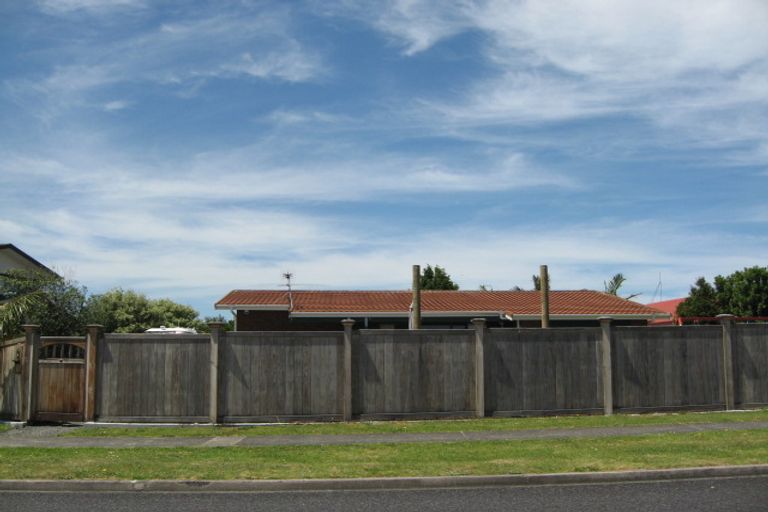 Photo of property in 104 Torkar Road, Clarks Beach, 2122