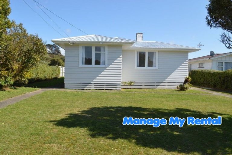 Photo of property in 100 Sievers Grove, Cannons Creek, Porirua, 5024