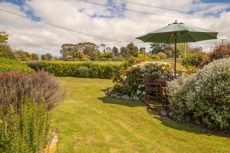 Photo of property in 347 Waimate Highway, Saint Andrews, Timaru, 7971