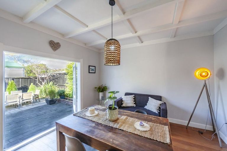 Photo of property in 15 Taradale Road, Marewa, Napier, 4110