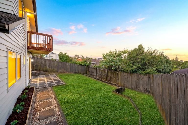 Photo of property in 18 Cityview Place, Massey, Auckland, 0614