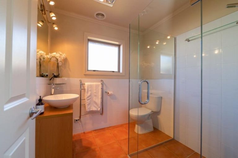 Photo of property in 4 Coburn Place, Lake Hayes, Queenstown, 9304