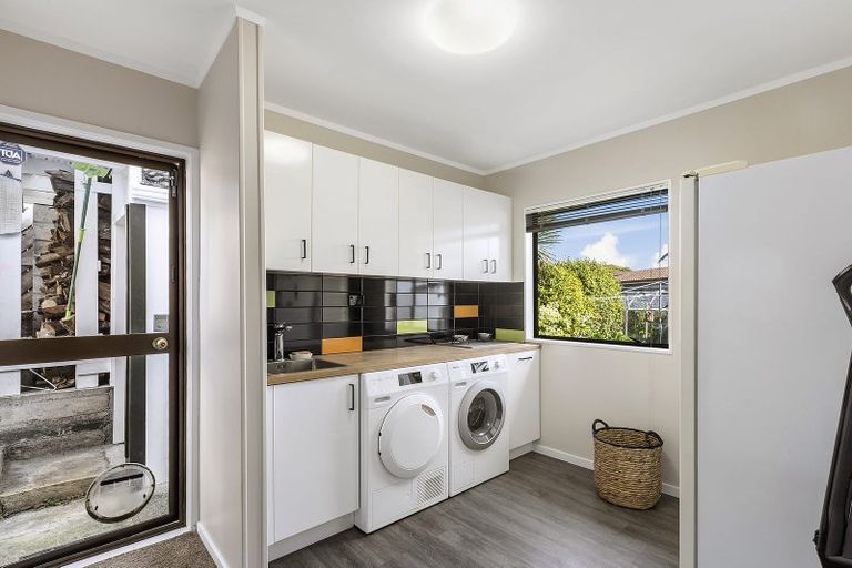 Photo of property in 32 Kinloch Place, Papakowhai, Porirua, 5024