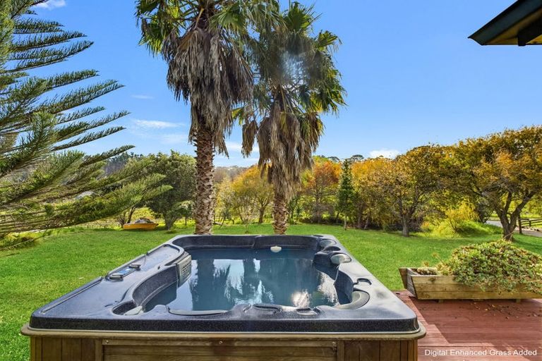 Photo of property in 2257 South Head Road, South Head, Helensville, 0874