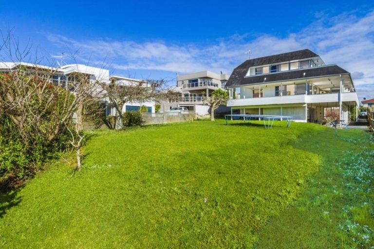 Photo of property in 77 Deep Creek Road, Waiake, Auckland, 0630