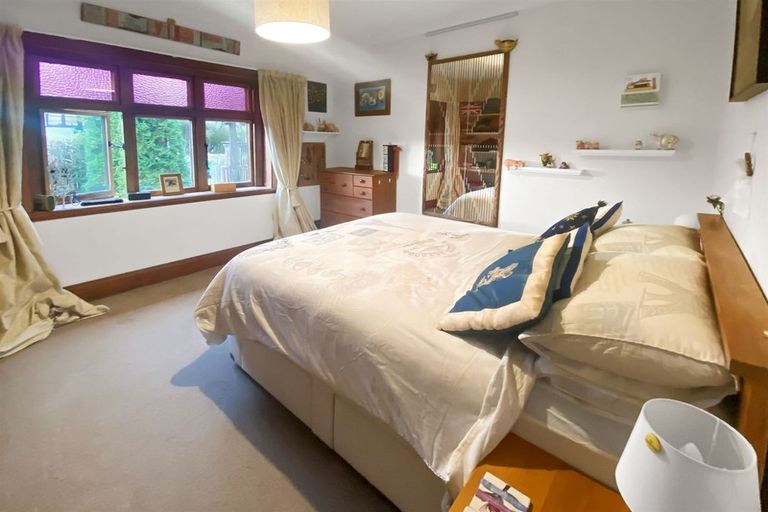 Photo of property in 76 Sandwich Road, Beckenham, Christchurch, 8023