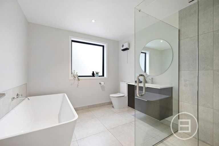 Photo of property in 18 Lookout Drive, Mount Creighton, Queenstown, 9371