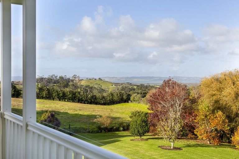 Photo of property in 26 Crosland Road, South Head, Helensville, 0874