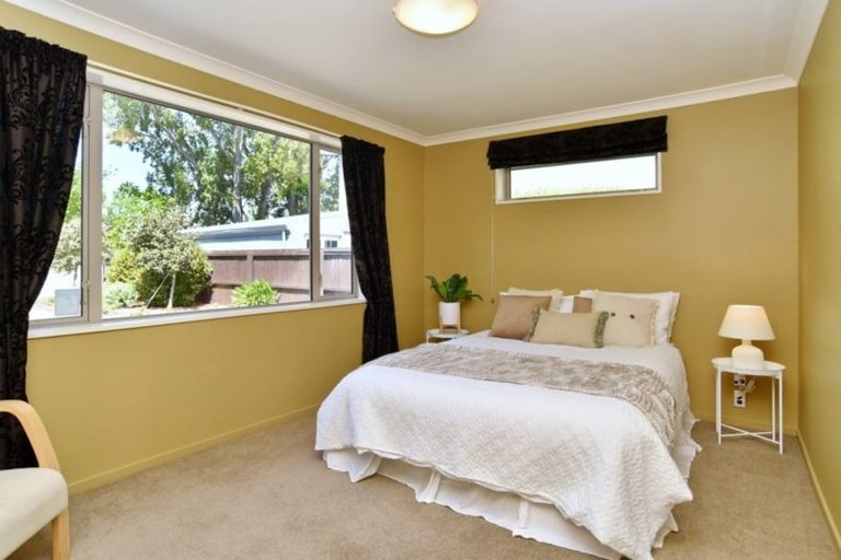Photo of property in 142 Lake Terrace Road, Burwood, Christchurch, 8061