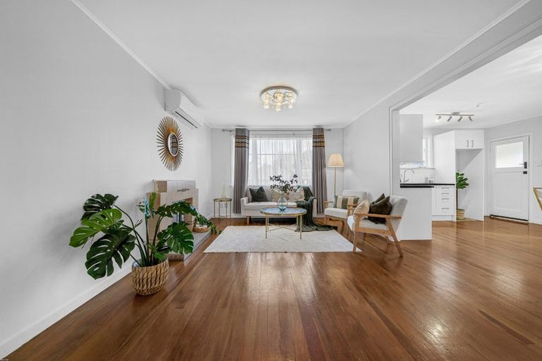 Photo of property in 71 Larnoch Road, Henderson, Auckland, 0610