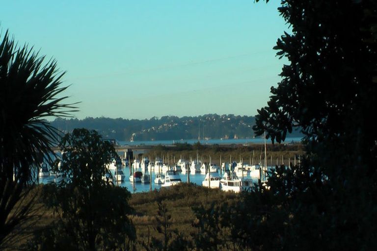 Photo of property in 109a Roberts Road, Te Atatu South, Auckland, 0610