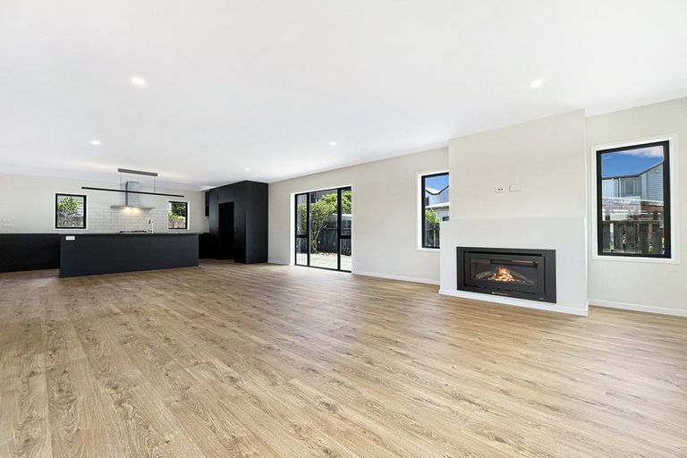 Photo of property in Peninsula Primary School, 61 Wharf Road, Te Atatu Peninsula, Auckland, 0610