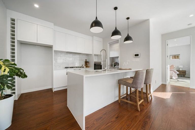 Photo of property in 5 Lyttelton Avenue, Forrest Hill, Auckland, 0620