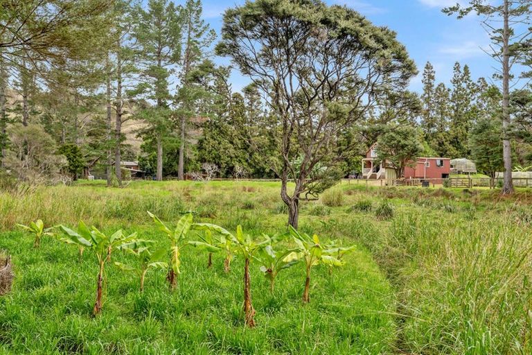Photo of property in 1042 Ngunguru Road, Kiripaka, Whangarei, 0173