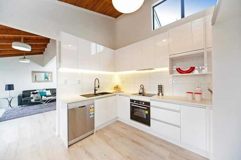 Photo of property in 1/3 Copley Street, New Lynn, Auckland, 0600