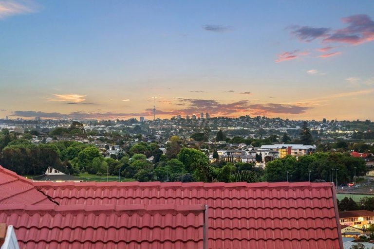 Photo of property in 35 Mccahill Views, Botany Downs, Auckland, 2010