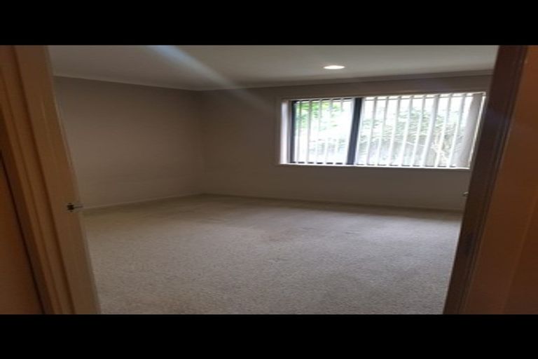 Photo of property in 33 Plumley Crescent, Mangere, Auckland, 2022