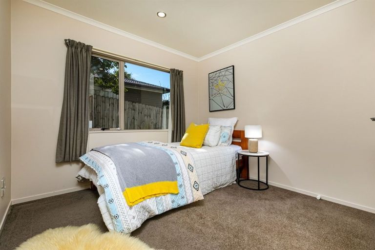 Photo of property in 27 Mckinley Road, Sunnyvale, Auckland, 0612