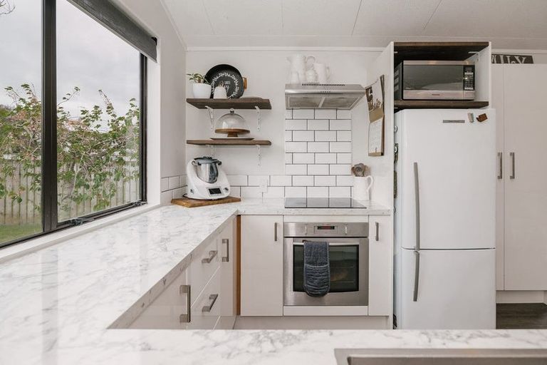 Photo of property in 21 Peppertree Glade, Kelvin Grove, Palmerston North, 4414