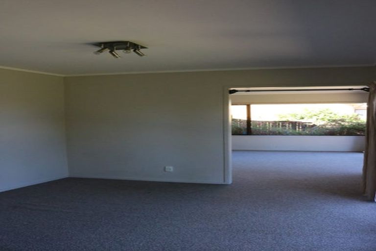 Photo of property in 112 Hutchinsons Road, Bucklands Beach, Auckland, 2014
