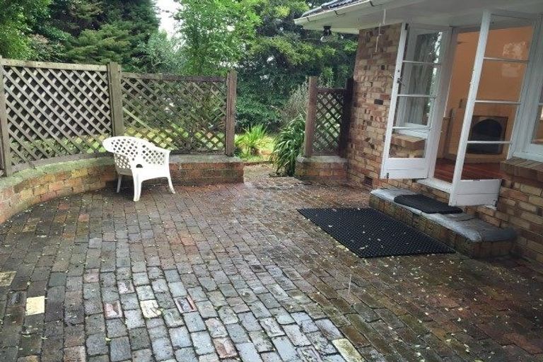 Photo of property in 260 Henderson Valley Road, Henderson, Auckland, 0612