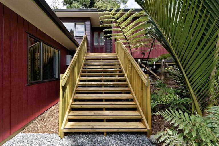 Photo of property in 408 Scenic Drive, Waiatarua, Auckland, 0612