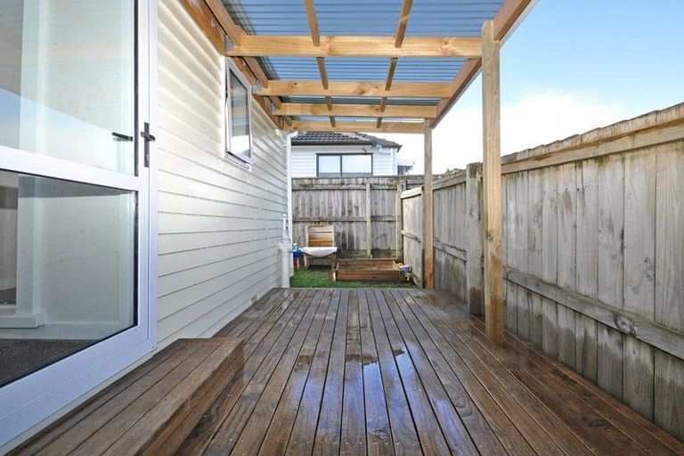 Photo of property in 10 Netherlands Avenue, Kelston, Auckland, 0602