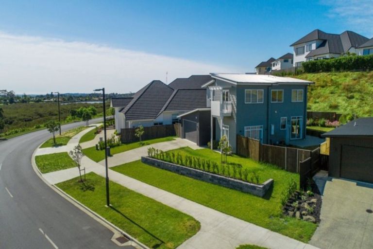 Photo of property in 92 Arran Point Parade, Orewa, 0931