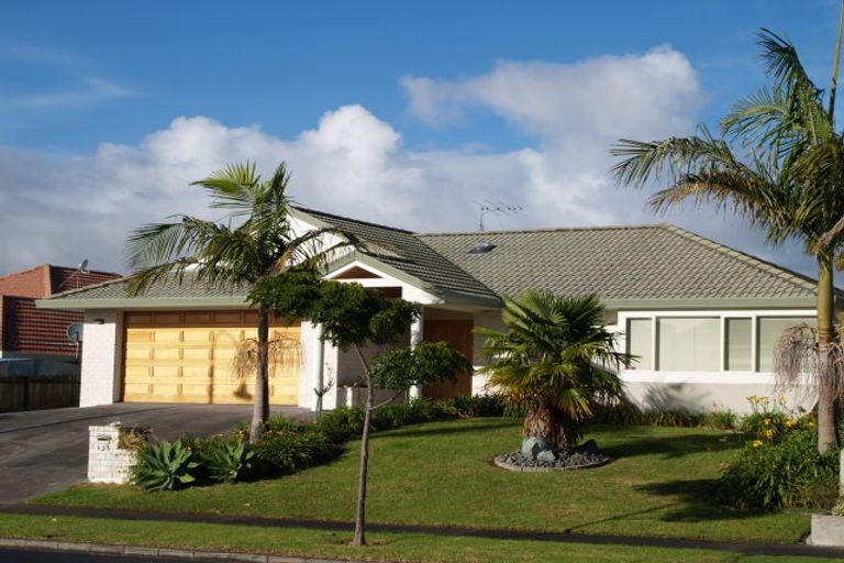 Photo of property in 125 Golfland Drive, Golflands, Auckland, 2013