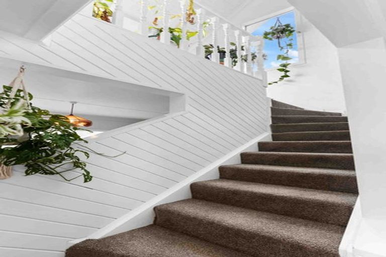 Photo of property in 15 Carlton Terrace, Westown, New Plymouth, 4310